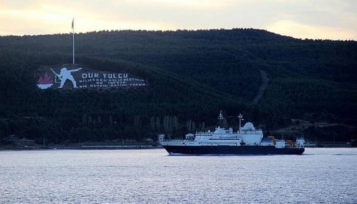 Rus casus gemisi Çanakkale Boğazı'ndan geçti (VİDEO)