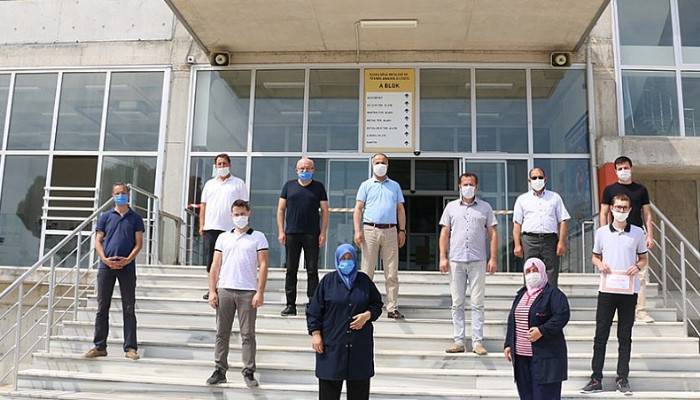 İÇDAŞ BİGA MESLEKİ VE TEKNİK ANADOLU LİSESİ’NDE SİPERLİK MASKE ÜRETEN EKİBE TEŞEKKÜR BELGESİ