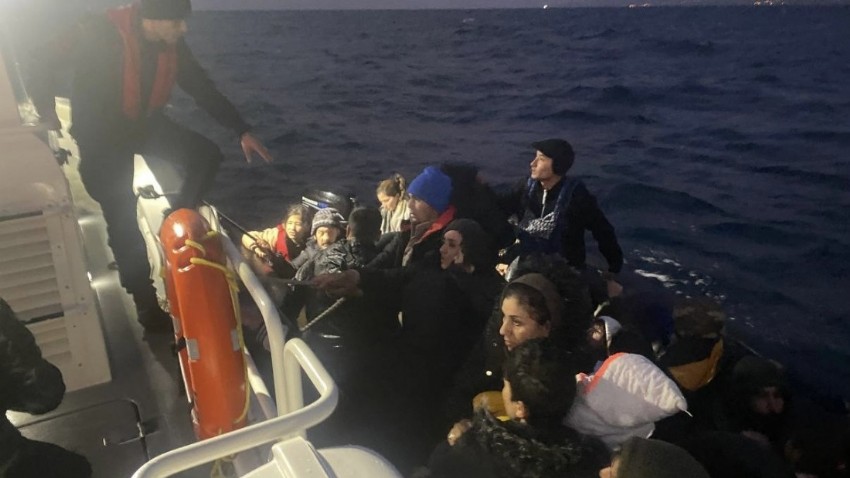 Ayvacık açıklarında 40 kaçak göçmen yakalandı  