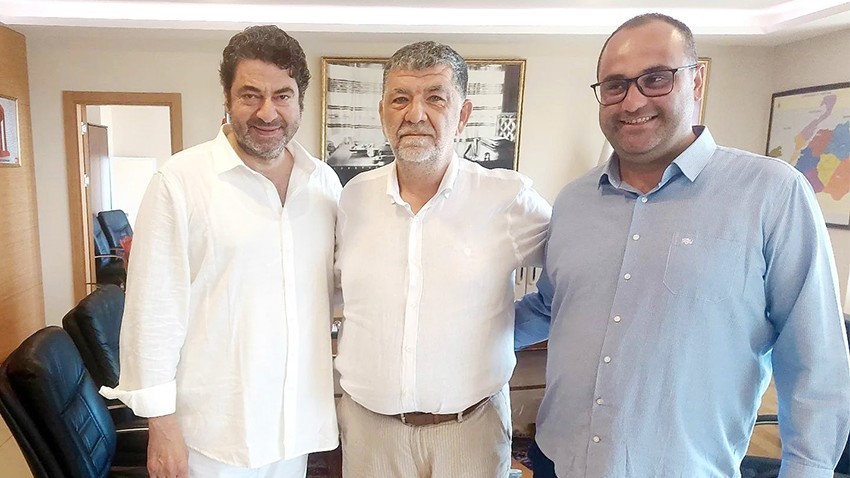 Ünlü şarkıcı Hakan Taşıyan'dan Başkan Ertuğrul'a ziyaret