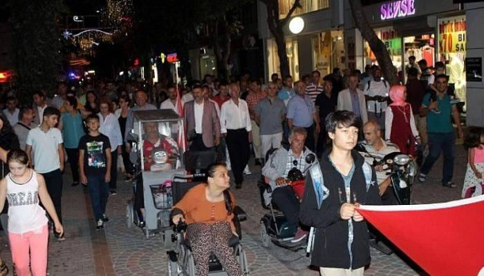 Depremin 17. yıldönümünde sessizce yürüdüler