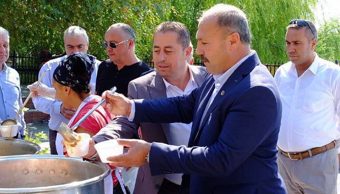 Şoförler Odasından Vatandaşlara Aşure İkramı (VİDEO)