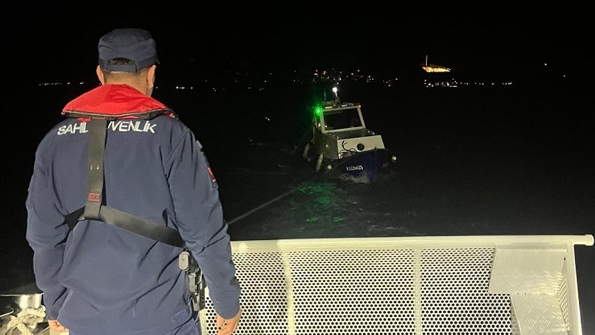 Çanakkale Açıklarında Sürüklenen 3 Kişi Kurtarıldı