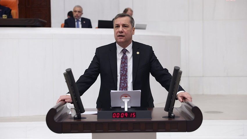 Özgür Ceylan’dan dikkat çeken iddia: “130 bin mülteci silah altına mı alınacak?”