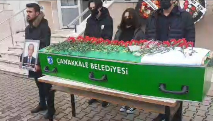 Öğretmenlerini karanfillerle uğurladılar!