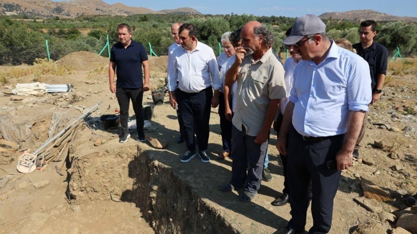 Vali Toraman, Gökçeada Uğurlu Höyük kazı alanını ziyaret etti