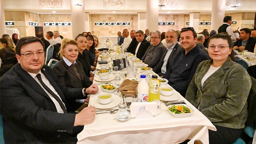 Başkan Erkek Muhtarlar Ve İl Genel Meclisi Üyeleriyle İftarda Buluştu