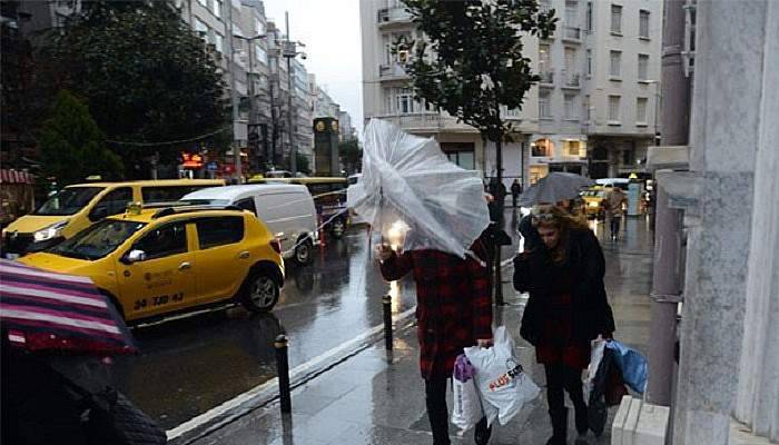  Yılmaz Morgül'ün şemsiyeyle imtihanı!