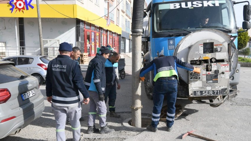 Lapseki Belediyesi, Kanalizasyon Temizliği Çalışmalarını Sürdürüyor