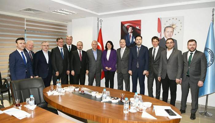 Bakan Turhan’a Ezine’nin taleplerini iletti