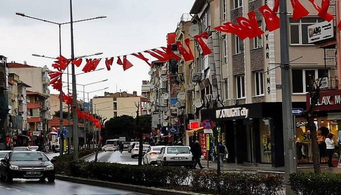 Çanakkale caddeleri bayraklarla donatıldı