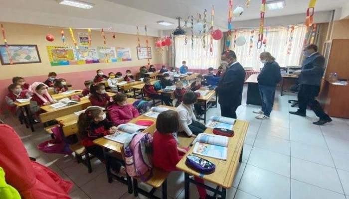 Vali Aktaş, Arıburun İlkokulunu ziyaret etti