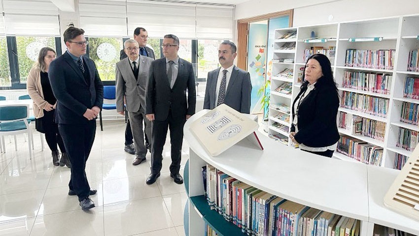 Vali İlhami Aktaş, Mehmet Akif Ersoy İl Halk Kütüphanesi’ni ziyaret etti