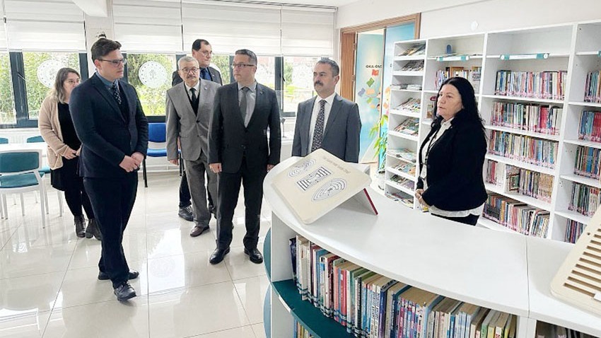 Vali İlhami Aktaş, Mehmet Akif Ersoy İl Halk Kütüphanesi’ni ziyaret etti