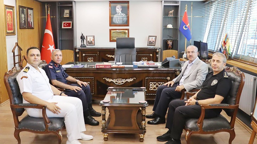 Vali Toraman’dan Jandarma Komutanına Ziyaret