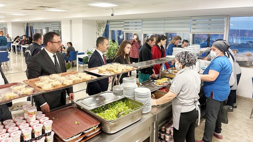 Vali Aktaş, Tıp Bayramı dolayısı ile sağlıkçılarla iftarını yaptı