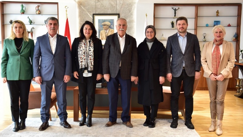 AK Parti Çanakkale Belediye Başkan Adayı Jülide İskenderoğlu, Başkan Ülgür Gökhan'ı Ziyaret Etti