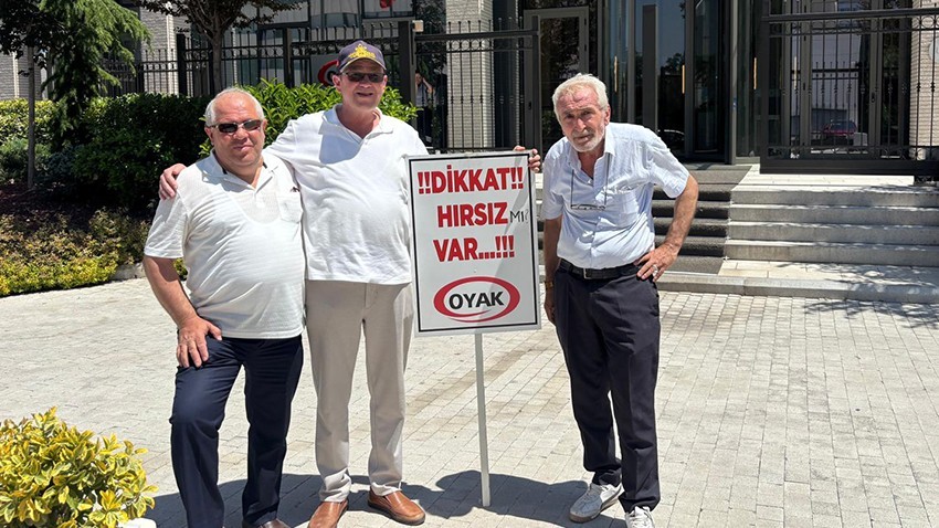Emekli Astsubaydan OYAK önünde ikinci yalnız eylem “Üyelerin birikimleri eriyor”