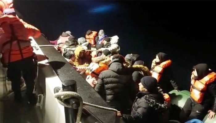 Denizde 45 kaçak göçmen yakalandı