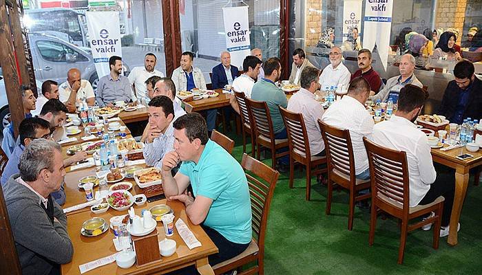 Ensar Vakfı’ndan iftar yemeği