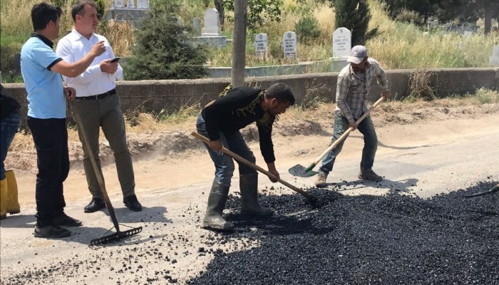 GÜMÜŞÇAY’DA YOL BAKIM ONARIM ÇALIŞMALARI DEVAM EDİYOR