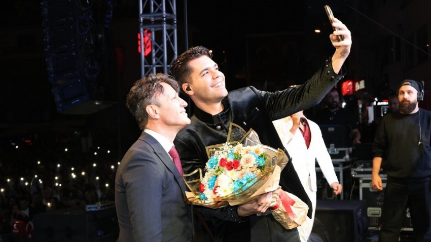 Gelibolu’da Fener alayı, DJ performansı ve Emir Can İğrek konseriyle unutulmaz gece