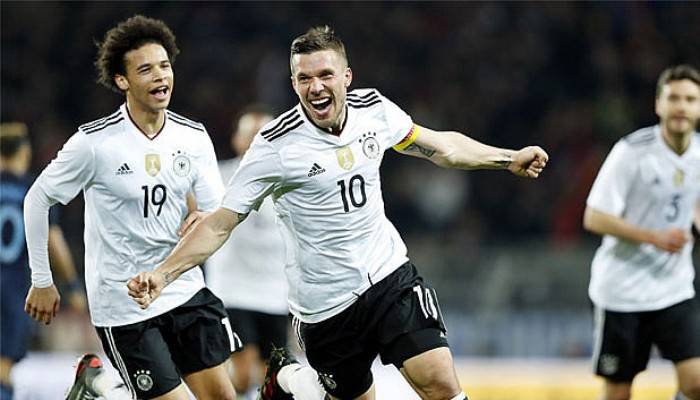  Podolski'den milli veda