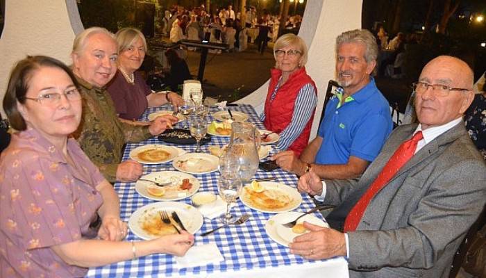 Çanakkale Öğretmen Okulu Mezunları Burhaniye'de Buluştu