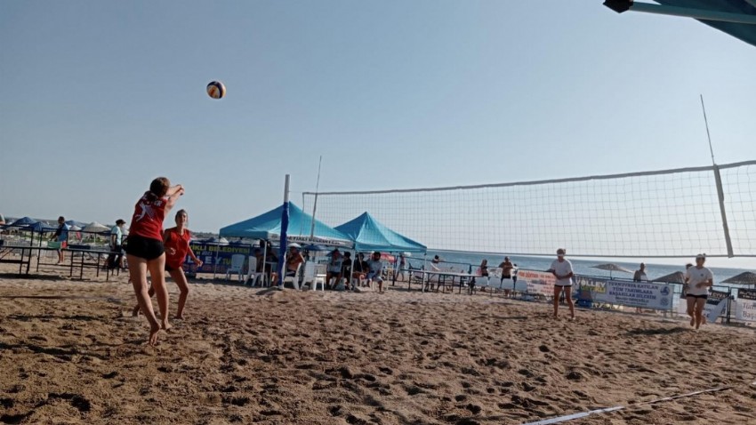 Geyikli Plajında Voleybol Heyecanı