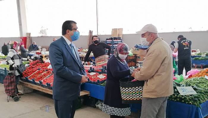 Çan Belediye Başkanı Öz, pazarda korona virüs tedbirlerini inceledi