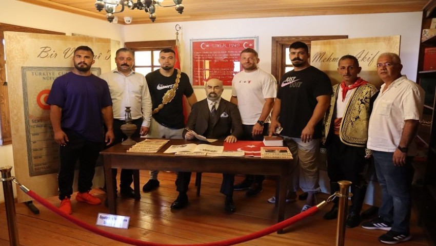 Başpehlivanlar Mehmet Akif Ersoy Müze Evini Ziyaret Ettiler