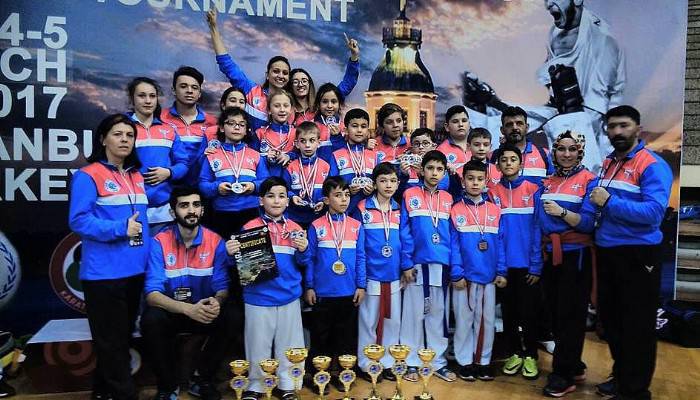 Biga Karate Gençlik Spor Kulübü ayakta alkışlandı