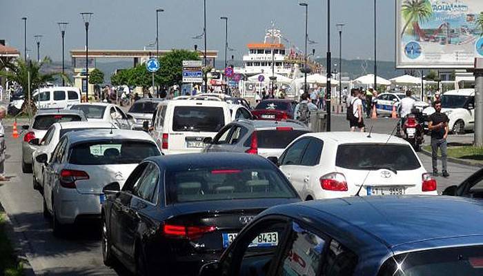 Çanakkale feribot iskelesinde tatilcilerin dönüş yoğunluğu (VİDEO)