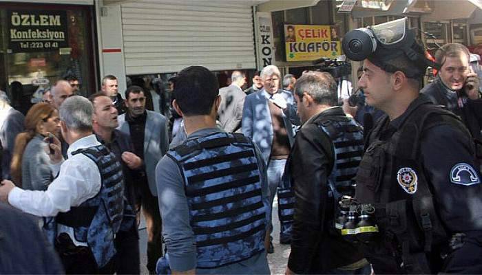 Siirt'te polis ile HDP'liler arasında arbede