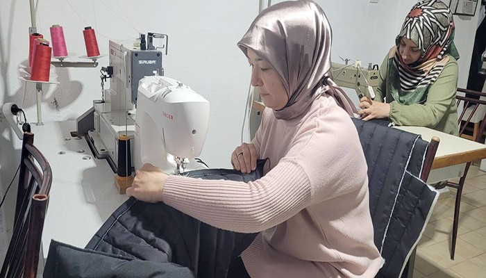 Depremzedeler İçin Uyku Tulumu Üretiyorlar