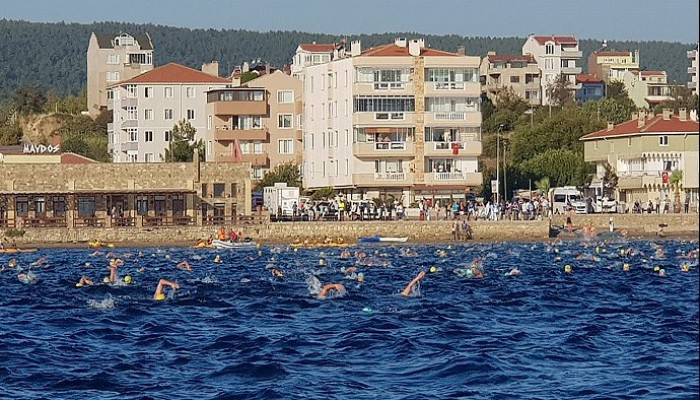 Zafer Bayramı'nda Çanakkale Boğazı'nda yüzme yarışması