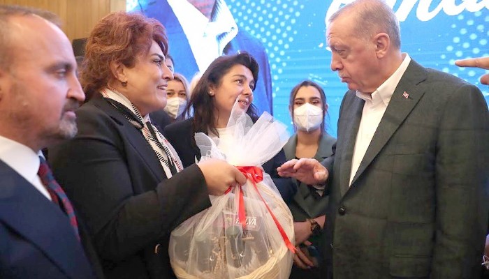 Cumhurbaşkanı Erdoğan’a helva ikram etti