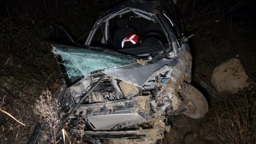Çanakkale’de otomobil şarampole yuvarlandı, sürücü hayatını kaybetti 