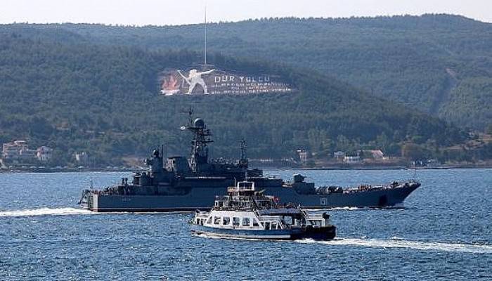 Rus savaş gemisi 'Azov' Çanakkale Boğazı'ndan geçti (VİDEO)