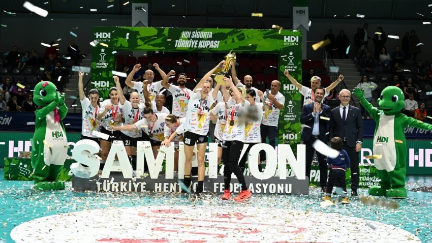 Hentbolda Kadınlar Türkiye Kupası'nı Konyaaltı Belediyespor kazandı  