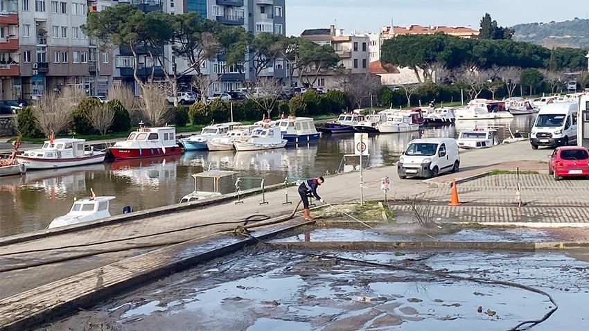 Sarıçay’da Temizlik Seferberliği: Taşkının Ardından Normalleşme Başladı