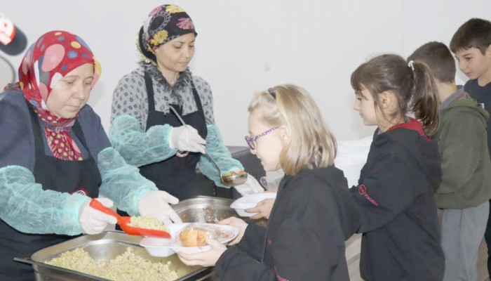 MEB’lığı Çanakkale’de Taşımalı Yolu İle Eğitim Gören 10.000 Öğrenciye Ücretsiz Yemek İmkânı Sağlıyor