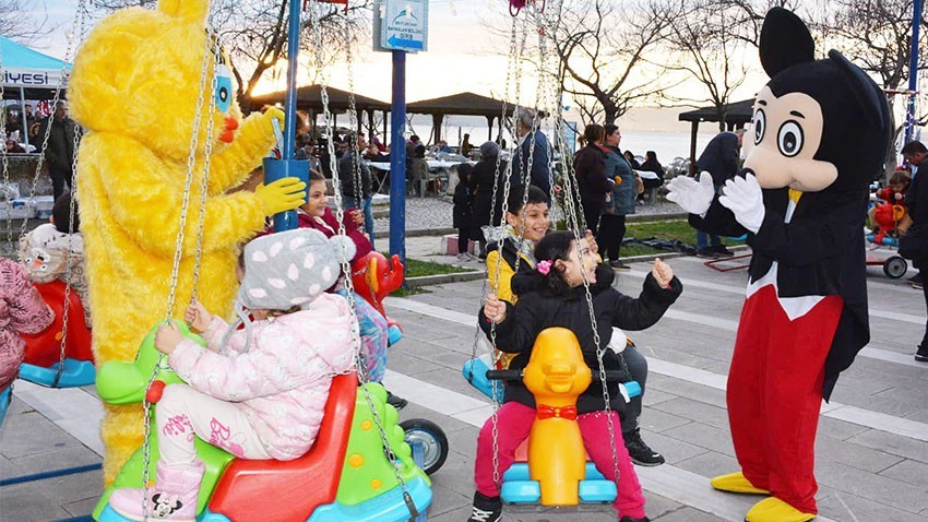 Lapseki'de Ramazanın Manası Sokak İftarlarıyla Yaşatılıyor