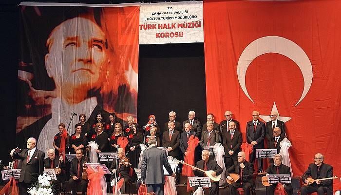  Türk Halk Müziği Korosu Atatürk’ün Sevdiği Şarkıları Seslendirdi
