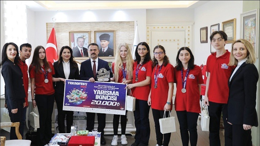 Teknofest’te Türkiye ikincisi olan öğrenciler Vali Aktaş’ı ziyaret etti