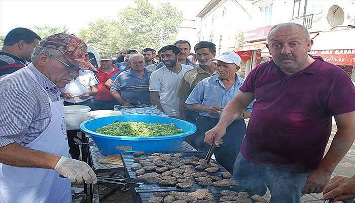  Emekli oldu, 120 kilo köfte pişirip dağıttı