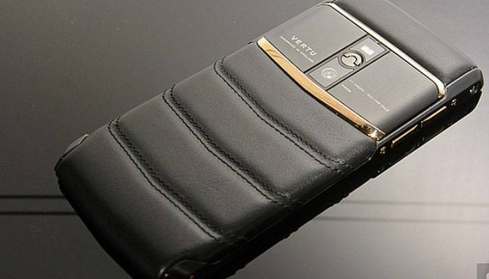  Vertu lüks telefon işini sürgündeki bir Türk’e satıyor