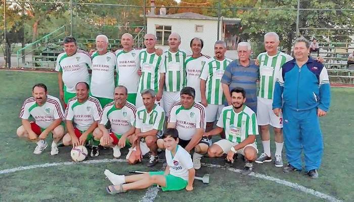 Eski futbolcular 25 yıl sonra buluştu