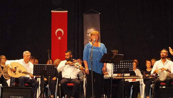 İkinci bahar grubundan konser ve halk oyunu