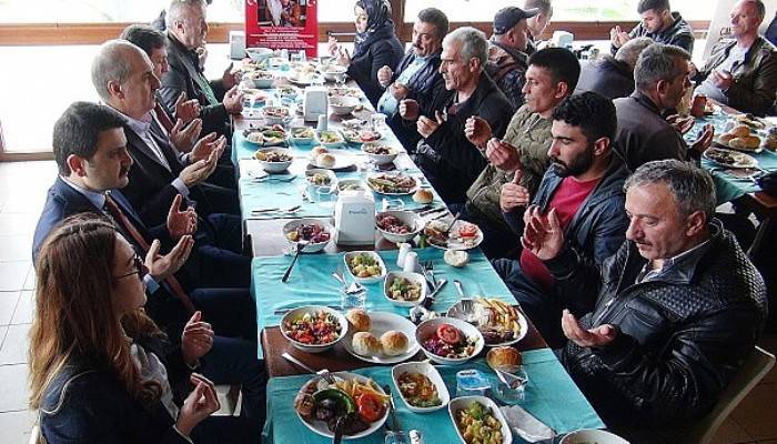 Kurtulmuş, şehit yakınlarıyla bir araya geldi
